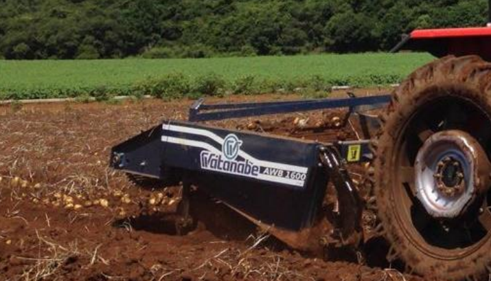 AWB-1600A 2 ROWS Potato Harvester 1000kg Potato Digger for Carrots, or Onions Without Damage