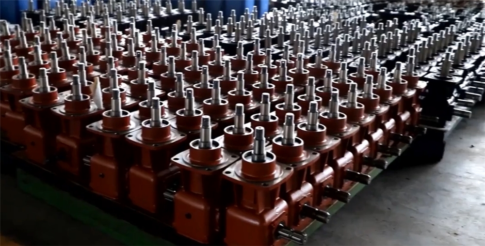 Promotional Various Durable Using Rotary Cutter Gearbox 50HP Bevel Gear High Rpm