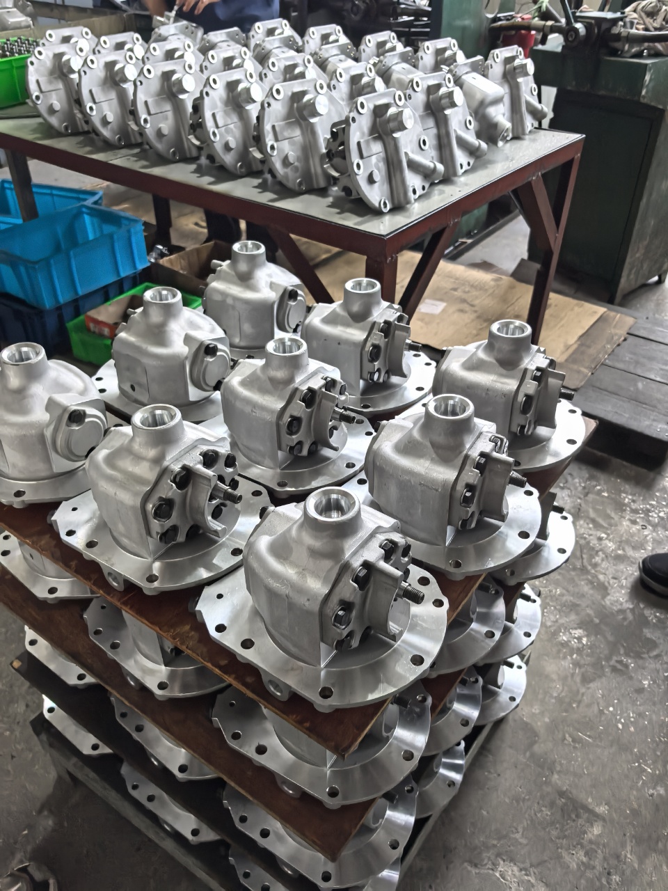 250/140 bar Left Gear Hydraulic Pumps Replacement of John Deere RE73947,RE72058,RE69866,1986963C1,05104153 Tractor