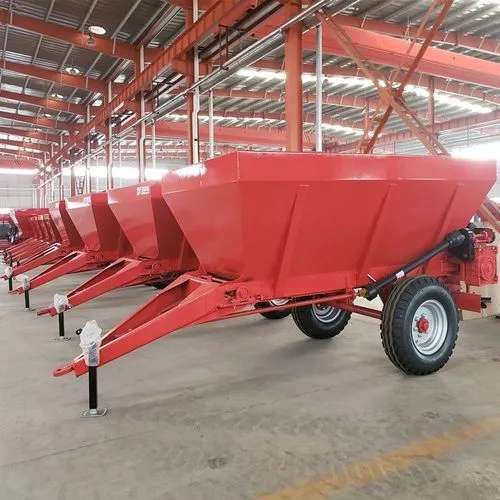 Agricultural fertilizing machinery tractor truck manure fertilizer spreader