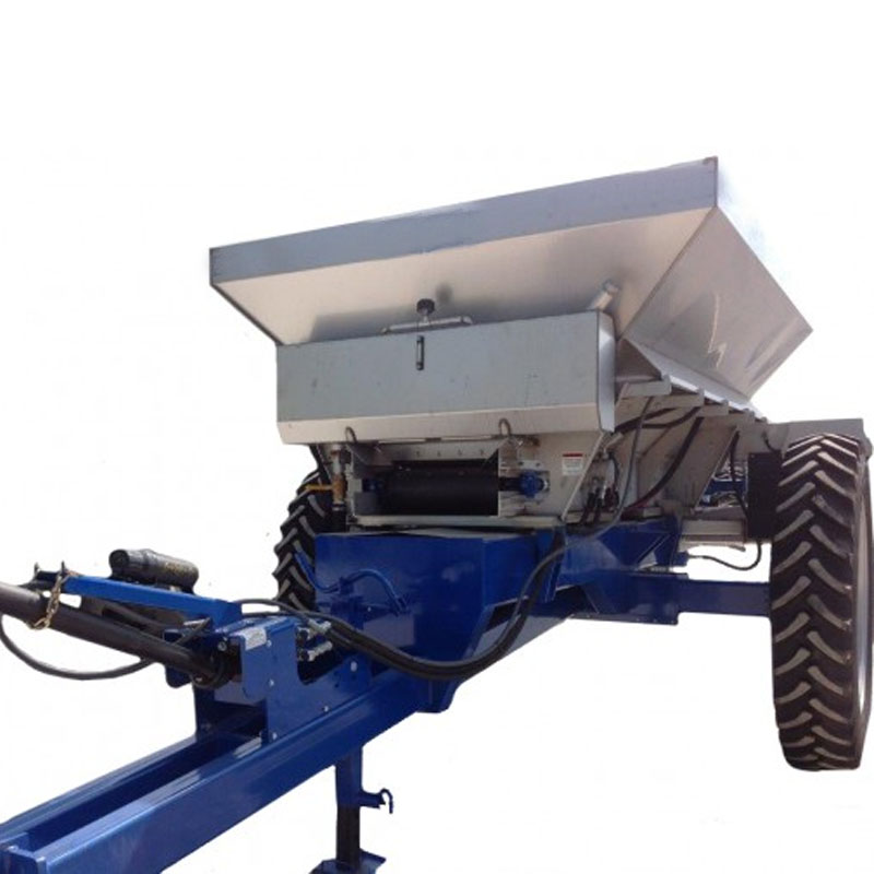 Agricultural fertilizing machinery tractor truck manure fertilizer spreader