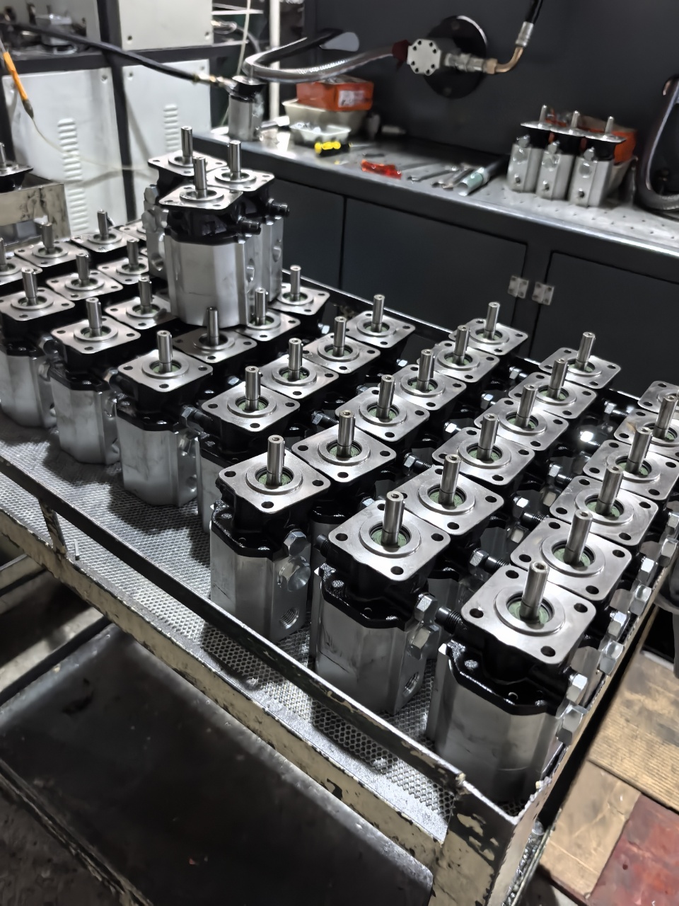 250/140 bar Left Gear Hydraulic Pumps Replacement of John Deere RE73947,RE72058,RE69866,1986963C1,05104153 Tractor