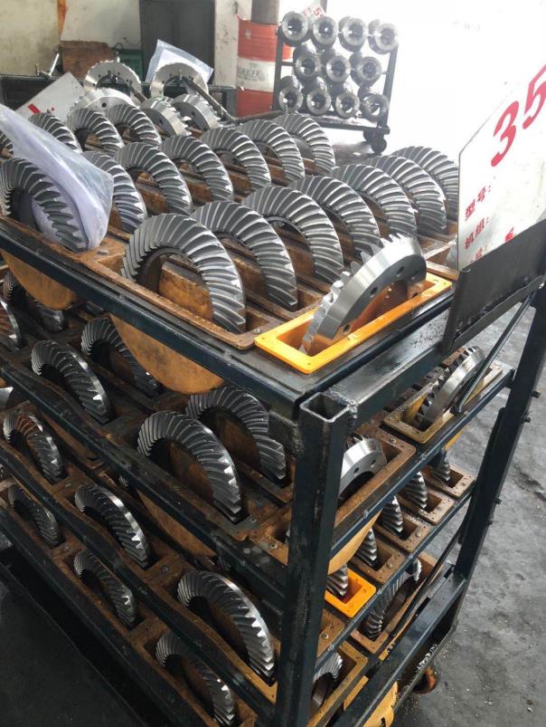 Miter CNC Gear Forged Screw Pinion Differential Stainless Steel Plastic Hypoid Helical Straight 90 45 Degree Spiral Bevel Gear