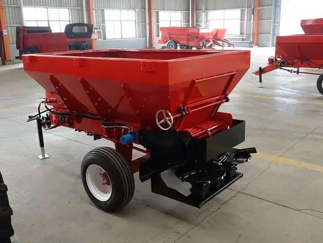 Agricultural fertilizing machinery tractor truck manure fertilizer spreader