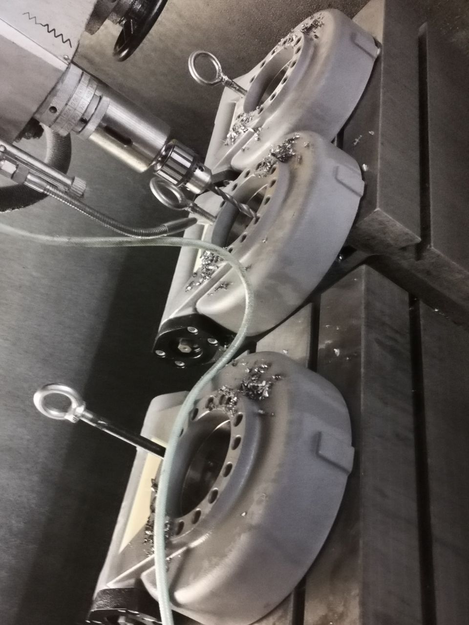 Construction Excavator Crane Roller Swing Gear Slew Drive Slewing Ring Bearing for Solar Tracker Mining Metalworking Industry